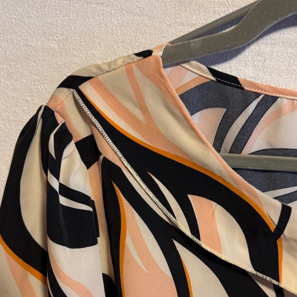 ⭐ Abstract Print Blouse 2XL Neutral Black Tan Short Sleeve Top - Picture 3 of 6